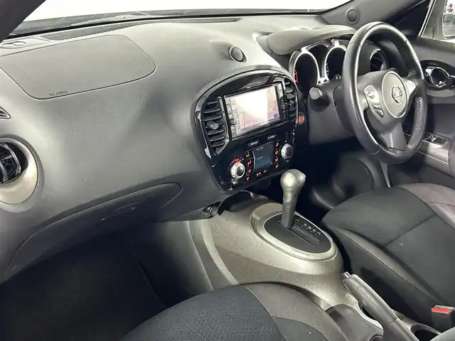 日産 ジューク 15RX V アーバンセレ パーソナライゼーション 佐賀県 2017(平29)年 3.7万km ブリリアントホワイトパール 純正7型ナビ/（ＡＭ/ＦＭ/CD/DVD/Bluetooth/フルセグTV）/バックカメラ/オートエアコン/衝突被害軽減システム/盗難防止装置/横滑り防止装置/オートライト/スマートキー/スペアキー/プッシュスタート/純正フロアマット/純正17インチアルミホイール