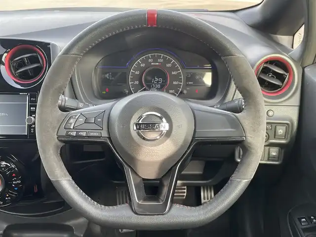 日産 ノート e－パワー ニスモ 佐賀県 2018(平30)年 6万km スーパーブラック NISMOエアロ/純正SDナビゲーション/・フルセグTV/CD/DVD/Bluetooth/アラウンドビューモニター/ドライブレコーダー一体型インテリジェントルームミラー/ETC/革巻きステアリング/ステアリングリモコン/スマートキー×2/プッシュスタート/純正16インチアルミホイール/純正LEDヘッドライト/純正フォグランプ/純正フロアマット/インテリジェントエマージェンシーブレーキ/・踏み間違い衝突防止アシスト/・LDW（車線逸脱警報）/・ハイビームアシスト/・標識検知機能/・ヒルスタートアシスト/・インテリジェントDA（ふらつき警報）