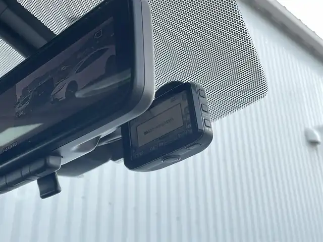 日産 ノート e－パワー ニスモ 佐賀県 2018(平30)年 6万km スーパーブラック NISMOエアロ/純正SDナビゲーション/・フルセグTV/CD/DVD/Bluetooth/アラウンドビューモニター/ドライブレコーダー一体型インテリジェントルームミラー/ETC/革巻きステアリング/ステアリングリモコン/スマートキー×2/プッシュスタート/純正16インチアルミホイール/純正LEDヘッドライト/純正フォグランプ/純正フロアマット/インテリジェントエマージェンシーブレーキ/・踏み間違い衝突防止アシスト/・LDW（車線逸脱警報）/・ハイビームアシスト/・標識検知機能/・ヒルスタートアシスト/・インテリジェントDA（ふらつき警報）