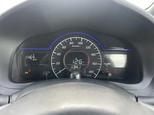 日産 ノート e－パワー ニスモ 佐賀県 2018(平30)年 6万km スーパーブラック NISMOエアロ/純正SDナビゲーション/・フルセグTV/CD/DVD/Bluetooth/アラウンドビューモニター/ドライブレコーダー一体型インテリジェントルームミラー/ETC/革巻きステアリング/ステアリングリモコン/スマートキー×2/プッシュスタート/純正16インチアルミホイール/純正LEDヘッドライト/純正フォグランプ/純正フロアマット/インテリジェントエマージェンシーブレーキ/・踏み間違い衝突防止アシスト/・LDW（車線逸脱警報）/・ハイビームアシスト/・標識検知機能/・ヒルスタートアシスト/・インテリジェントDA（ふらつき警報）