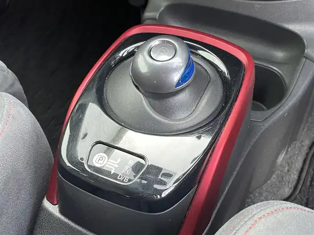 日産 ノート e－パワー ニスモ 佐賀県 2018(平30)年 6万km スーパーブラック NISMOエアロ/純正SDナビゲーション/・フルセグTV/CD/DVD/Bluetooth/アラウンドビューモニター/ドライブレコーダー一体型インテリジェントルームミラー/ETC/革巻きステアリング/ステアリングリモコン/スマートキー×2/プッシュスタート/純正16インチアルミホイール/純正LEDヘッドライト/純正フォグランプ/純正フロアマット/インテリジェントエマージェンシーブレーキ/・踏み間違い衝突防止アシスト/・LDW（車線逸脱警報）/・ハイビームアシスト/・標識検知機能/・ヒルスタートアシスト/・インテリジェントDA（ふらつき警報）