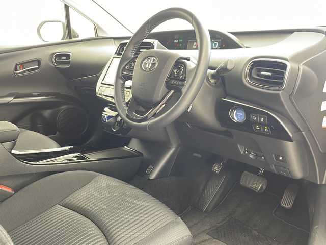 トヨタ プリウス A 沖縄県 2019(令1)年 5.8万km スティールブロンドM 純正９型ナビ(NSZT-Y68T)/(フルセグＴＶ　ＤＶＤ再生　ＢＴ接続)/バックカメラ　/トヨタセーフティセンス　/レーダークルーズコントロール　/ＨＵＤ　/ＢＳＭ　/クリアランスソナー　/パワーシート　/ビルトインＥＴＣ　/ＬＥＤオートライト
