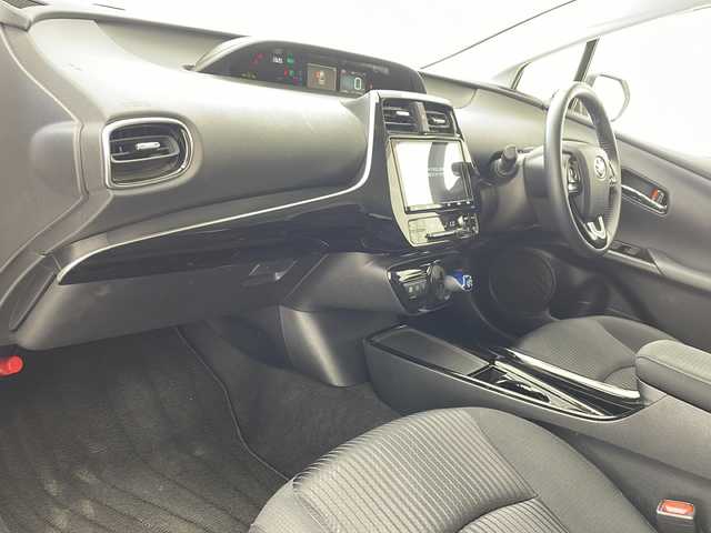 トヨタ プリウス A 沖縄県 2019(令1)年 5.8万km スティールブロンドM 純正９型ナビ(NSZT-Y68T)/(フルセグＴＶ　ＤＶＤ再生　ＢＴ接続)/バックカメラ　/トヨタセーフティセンス　/レーダークルーズコントロール　/ＨＵＤ　/ＢＳＭ　/クリアランスソナー　/パワーシート　/ビルトインＥＴＣ　/ＬＥＤオートライト