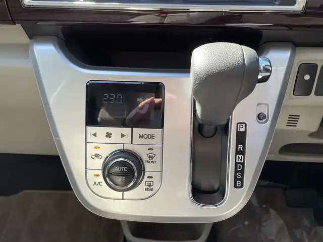 ダイハツ キャスト スタイル G SAⅡ 愛媛県 2016(平28)年 1.6万km ファイアークォーツレッドM 衝突被害軽減ブレーキ/車線逸脱警報/純正7インチナビ（Bluetooth/フルセグTV/DVD再生）/バックカメラ/ETC/純正フロアマット/ベンチシート/純正15インチAW/バックセンサー/プッシュスタート/オートライト/LEDヘッドライト/フォグランプ/ABS/横滑り防止装置/盗難防止装置