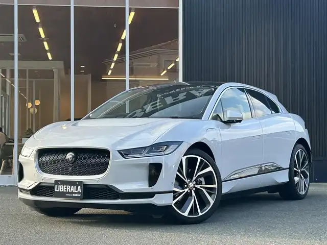 ジャガー Ｉペース SE 福岡県 2020(令2)年 0.2万km ユーロンホワイト ドライブパック　/アダプティブクルーズコントロール/ブラインドスポットモニター/レーンキープアシスト/ガラスルーフ　/黒革シート/前席シートヒーター/純正ナビ　/Ａｐｐｌｅｃａｒｐｌａｙ/ａｎｄｒｏｉｄａｕｔｏ　/Ｂｌｕｅｔｏｏｔｈ　/バックカメラ　/全方位カメラ/エアーサスペンション/LEDヘッドライト/ETC2.0