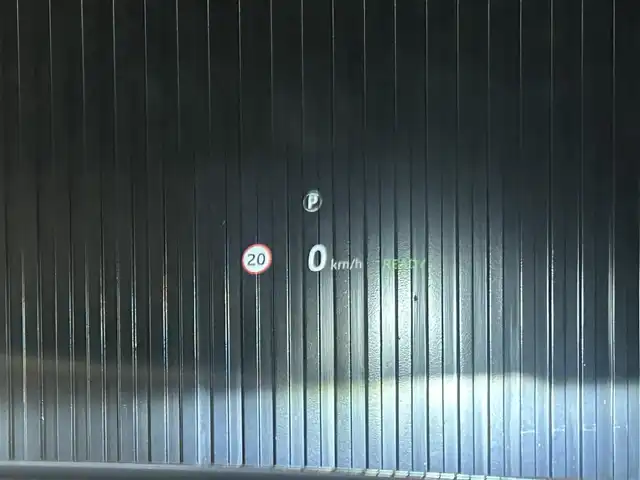 ジャガー Ｉペース SE 福岡県 2020(令2)年 0.2万km ユーロンホワイト ドライブパック　/アダプティブクルーズコントロール/ブラインドスポットモニター/レーンキープアシスト/ガラスルーフ　/黒革シート/前席シートヒーター/純正ナビ　/Ａｐｐｌｅｃａｒｐｌａｙ/ａｎｄｒｏｉｄａｕｔｏ　/Ｂｌｕｅｔｏｏｔｈ　/バックカメラ　/全方位カメラ/エアーサスペンション/LEDヘッドライト/ETC2.0