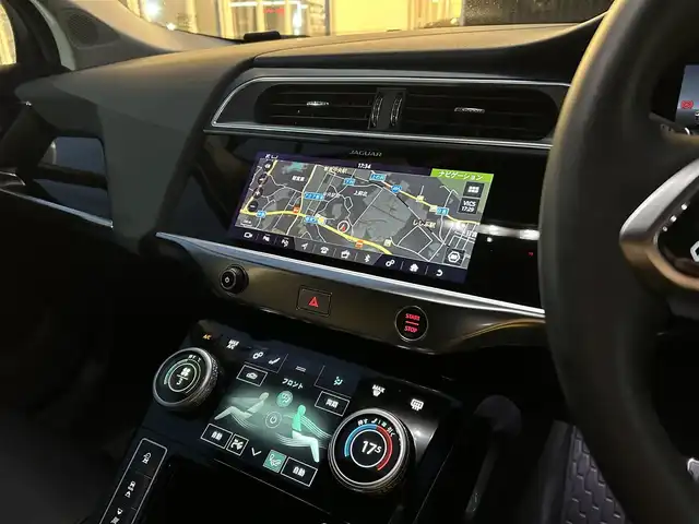 ジャガー Ｉペース SE 福岡県 2020(令2)年 0.2万km ユーロンホワイト ドライブパック　/アダプティブクルーズコントロール/ブラインドスポットモニター/レーンキープアシスト/ガラスルーフ　/黒革シート/前席シートヒーター/純正ナビ　/Ａｐｐｌｅｃａｒｐｌａｙ/ａｎｄｒｏｉｄａｕｔｏ　/Ｂｌｕｅｔｏｏｔｈ　/バックカメラ　/全方位カメラ/エアーサスペンション/LEDヘッドライト/ETC2.0