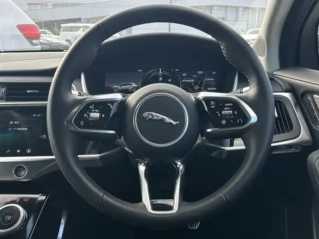 ジャガー Ｉペース SE 福岡県 2020(令2)年 0.2万km ユーロンホワイト ドライブパック　/アダプティブクルーズコントロール/ブラインドスポットモニター/レーンキープアシスト/ガラスルーフ　/黒革シート/前席シートヒーター/純正ナビ　/Ａｐｐｌｅｃａｒｐｌａｙ/ａｎｄｒｏｉｄａｕｔｏ　/Ｂｌｕｅｔｏｏｔｈ　/バックカメラ　/全方位カメラ/エアーサスペンション/LEDヘッドライト/ETC2.0