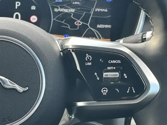 ジャガー Ｉペース SE 福岡県 2020(令2)年 0.2万km ユーロンホワイト ドライブパック　/アダプティブクルーズコントロール/ブラインドスポットモニター/レーンキープアシスト/ガラスルーフ　/黒革シート/前席シートヒーター/純正ナビ　/Ａｐｐｌｅｃａｒｐｌａｙ/ａｎｄｒｏｉｄａｕｔｏ　/Ｂｌｕｅｔｏｏｔｈ　/バックカメラ　/全方位カメラ/エアーサスペンション/LEDヘッドライト/ETC2.0