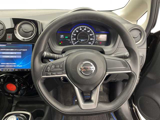日産 ノート e－パワー X Vセレクション 愛知県 2020(令2)年 2.5万km スーパーブラック 純正9型ナビ/全方位カメラ/バックカメラ/コーナーセンサー/純正アルミホイール/LEDヘッドライト/オートライト/ドライブレコーダー/ETC/衝突軽減システム/フルセグ/CD DVD/Bluetooth/ステアリングスイッチ/スマートキー/プッシュスタート