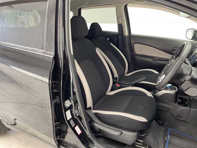 日産 ノート e－パワー X Vセレクション 愛知県 2020(令2)年 2.5万km スーパーブラック 純正9型ナビ/全方位カメラ/バックカメラ/コーナーセンサー/純正アルミホイール/LEDヘッドライト/オートライト/ドライブレコーダー/ETC/衝突軽減システム/フルセグ/CD DVD/Bluetooth/ステアリングスイッチ/スマートキー/プッシュスタート