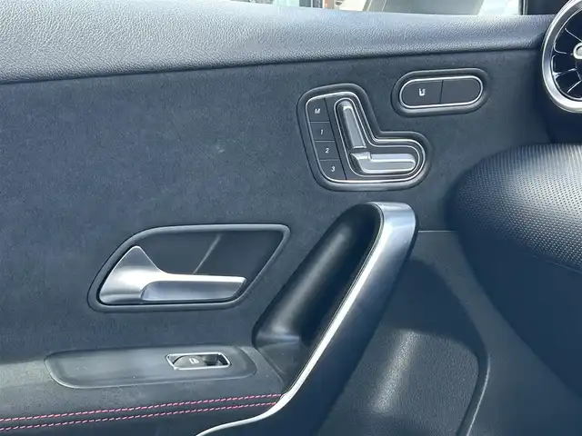 メルセデス・ベンツ Ａ１８０ スタイル AMGライン 栃木県 2019(平31)年 5.2万km 白 ナビゲーションパッケージ/フルセグTV Bluetooth/バックカメラ/レーダーセーフティパッケージ/レーンキープ /ブラインドスポットモニター/ハーフレザーシート/シートヒーター/メモリーパワーシート/ドライブレコーダー/プッシュスタート/スペアキー×１/ETC2.0/コーナーセンサー
