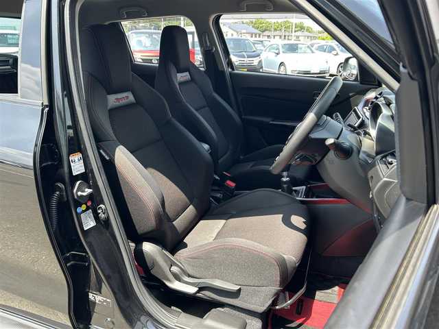 スズキ スイフト スポーツ セーフティPKG 東京都 2019(平31)年 5.7万km スーパーブラックパール 純正8インチナビ/全方位モニター/ビルトインETC/衝突軽減ブレーキ/レーンキープアシスト/クルーズコントロール/LEDヘッドライト/スマートキー/純正17インチAW