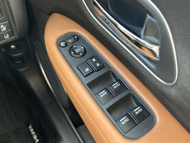 ホンダ ヴェゼル ハイブリッド Z ホンダセンシング 富山県 2018(平30)年 7.4万km プラチナホワイトパール 禁煙車/ワンオーナー　/純正ＨＤＤナビ　/フルセグ　/ホンダセンシング　/バックカメラ　/ＬＥＤヘッドライト　/レーダークルーズコントロール　/パドルシフト　/スマートキー　/ハーフレザーシート　/純正アルミホイール　/純正オーディオ/ウィンカーミラー/電動格納ミラー/ビルトインETC/プッシュスタート