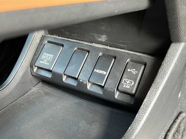 ホンダ ヴェゼル ハイブリッド Z ホンダセンシング 富山県 2018(平30)年 7.4万km プラチナホワイトパール 禁煙車/ワンオーナー　/純正ＨＤＤナビ　/フルセグ　/ホンダセンシング　/バックカメラ　/ＬＥＤヘッドライト　/レーダークルーズコントロール　/パドルシフト　/スマートキー　/ハーフレザーシート　/純正アルミホイール　/純正オーディオ/ウィンカーミラー/電動格納ミラー/ビルトインETC/プッシュスタート