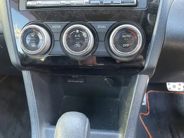 スバル インプレッサ ＸＶ 2．0i－L アイサイト 福島県 2015(平27)年 12.6万km クリスタルホワイトP (株)IDOMが運営する【じしゃロン福島店】の自社ローン専用車両になります。こちらは現金またはオートローンご利用時の価格です。自社ローンご希望の方は別途その旨お申付け下さい/社外アルパインナビ/フルセグテレビ/バックカメラ/アイサイト/レーンキープアシスト/レーダークルーズコントロール/革巻ステアリング/ドアバイザー/パドルシフト/スタッドレスタイヤ積込