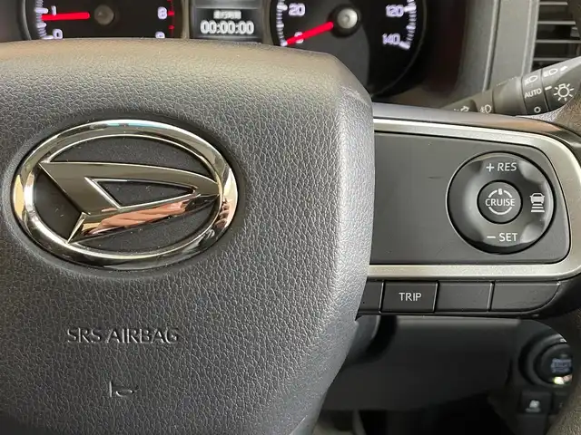 ダイハツ アトレー バン デッキバン 岩手県 2022(令4)年 1.1万km オフビートカーキM ４WD/両側パワースライドドア/スマートアシスト/衝突被害軽減ブレーキ/コーナーセンサー/レーンアシスト/クルーズコントロール/横滑り防止装置/アイドリングストップ/バックカメラ/純正ディスプレイオーディオ（Bluetooth USB フルセグ AndroidAUTO AppleCarPlay HDMI）/オートハイビーム/オートライト/オートエアコン/ステアリングスイッチ/ETC/ドアミラーウインカー