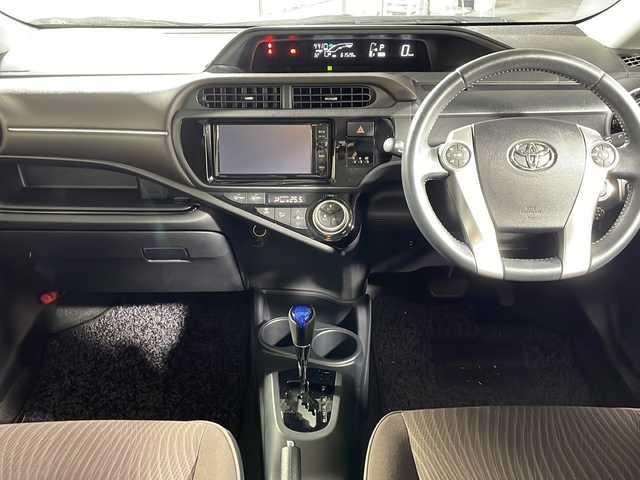 トヨタ アクア G 沖縄県 2016(平28)年 6.2万km コバルトブルーメタリック 県外仕入/禁煙車/スマートキー/プッシュスタート/純正ナビ/(CD/DVD/フルセグ/Bluetooth)/セーフティセンス/LKA（レーンキープアシスト）/バックカメラ/純正ドライブレコーダー/コーナーセンサー/革巻きステアリング/ステアリングリモコン/クルーズコントロール/オートライト/オートマチックハイビーム/純正フロアマット/ドアバイザー