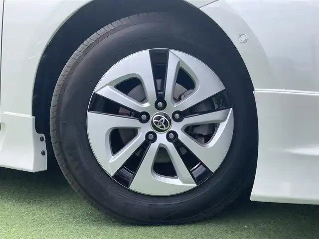 トヨタ プリウス A 香川県 2016(平28)年 5万km ホワイトパールクリスタルシャイン 登録時走行距離：49473km/エクリプスSDナビ/　CD DVD BT フルセグTV/バックカメラ/エアロ（フロント・サイド・リアアンダー）/プリクラッシュセーフティシステム/レーンキープアシスト/レーダークルーズコントロール/クリアランスソナー/パーキングアシスト/ブラインドスポットモニター/ヘッドアップディスプレイ/オートハイビーム/オートライト/フォグランプ/横滑り防止装置/ETC/PWオールオート/ドアロック連動式オートリトラクタブルドアミラー/電動格納ウィンカーミラー/ドアバイザー/純正フロアマット/ISOFIX/ETC/革巻きステアリング/ステアリングスイッチ/プッシュスタート/スマートキー