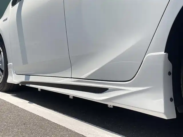 トヨタ プリウス A 香川県 2016(平28)年 5万km ホワイトパールクリスタルシャイン 登録時走行距離：49473km/エクリプスSDナビ/　CD DVD BT フルセグTV/バックカメラ/エアロ（フロント・サイド・リアアンダー）/プリクラッシュセーフティシステム/レーンキープアシスト/レーダークルーズコントロール/クリアランスソナー/パーキングアシスト/ブラインドスポットモニター/ヘッドアップディスプレイ/オートハイビーム/オートライト/フォグランプ/横滑り防止装置/ETC/PWオールオート/ドアロック連動式オートリトラクタブルドアミラー/電動格納ウィンカーミラー/ドアバイザー/純正フロアマット/ISOFIX/ETC/革巻きステアリング/ステアリングスイッチ/プッシュスタート/スマートキー