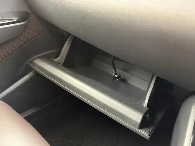 トヨタ Ｃ－ＨＲ G 愛知県 2017(平29)年 4.3万km ブラックマイカ トヨタセーフティセンス/プリクラッシュセーフティ/レーンディパーチャーアラート/オートマチックハイビーム/レーダークルーズコントロール/ナビ/ワンセグTV/Bluetooth接続/CD/DVD/AM/FM/SD/iPod/前後ドライブレコーダー/フルフラットシート/純正フロアマット/純正18インチアルミホイール/LEDヘッドライト/オートライト/プッシュスタート/バックカメラ/ETC/スマートキー