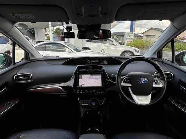 トヨタ プリウス A プレミアム　ツーリングセレ 熊本県 2016(平28)年 9.2万km ホワイトパールクリスタルシャイン フルエアロ/4WD/純正9インチナビ（DSZT-YC4T）/【フルセグTV／CD／DVD/BT】/バックカメラ　/レーダークルーズコントロール/プリクラッシュセーフティ/レーンキープアシスト/オートLEDヘッドライト　/オートハイビーム/黒革シート/D席パワーシート/前席シートヒーター/社外17インチAW/ETC/ドライブレコーダー　/オートエアコン