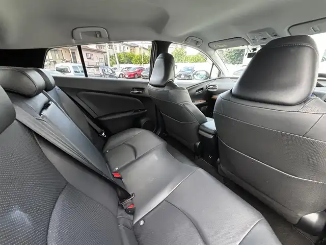 トヨタ プリウス A プレミアム　ツーリングセレ 熊本県 2016(平28)年 9.2万km ホワイトパールクリスタルシャイン フルエアロ/4WD/純正9インチナビ（DSZT-YC4T）/【フルセグTV／CD／DVD/BT】/バックカメラ　/レーダークルーズコントロール/プリクラッシュセーフティ/レーンキープアシスト/オートLEDヘッドライト　/オートハイビーム/黒革シート/D席パワーシート/前席シートヒーター/社外17インチAW/ETC/ドライブレコーダー　/オートエアコン