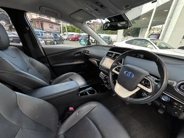 トヨタ プリウス A プレミアム　ツーリングセレ 熊本県 2016(平28)年 9.2万km ホワイトパールクリスタルシャイン フルエアロ/4WD/純正9インチナビ（DSZT-YC4T）/【フルセグTV／CD／DVD/BT】/バックカメラ　/レーダークルーズコントロール/プリクラッシュセーフティ/レーンキープアシスト/オートLEDヘッドライト　/オートハイビーム/黒革シート/D席パワーシート/前席シートヒーター/社外17インチAW/ETC/ドライブレコーダー　/オートエアコン