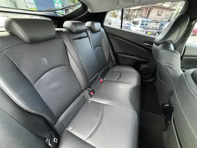 トヨタ プリウス A プレミアム　ツーリングセレ 熊本県 2016(平28)年 9.2万km ホワイトパールクリスタルシャイン フルエアロ/4WD/純正9インチナビ（DSZT-YC4T）/【フルセグTV／CD／DVD/BT】/バックカメラ　/レーダークルーズコントロール/プリクラッシュセーフティ/レーンキープアシスト/オートLEDヘッドライト　/オートハイビーム/黒革シート/D席パワーシート/前席シートヒーター/社外17インチAW/ETC/ドライブレコーダー　/オートエアコン
