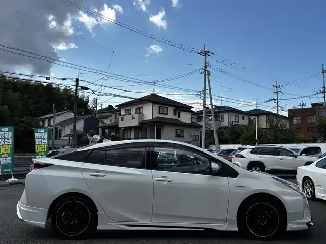 トヨタ プリウス A プレミアム　ツーリングセレ 熊本県 2016(平28)年 9.2万km ホワイトパールクリスタルシャイン フルエアロ/4WD/純正9インチナビ（DSZT-YC4T）/【フルセグTV／CD／DVD/BT】/バックカメラ　/レーダークルーズコントロール/プリクラッシュセーフティ/レーンキープアシスト/オートLEDヘッドライト　/オートハイビーム/黒革シート/D席パワーシート/前席シートヒーター/社外17インチAW/ETC/ドライブレコーダー　/オートエアコン