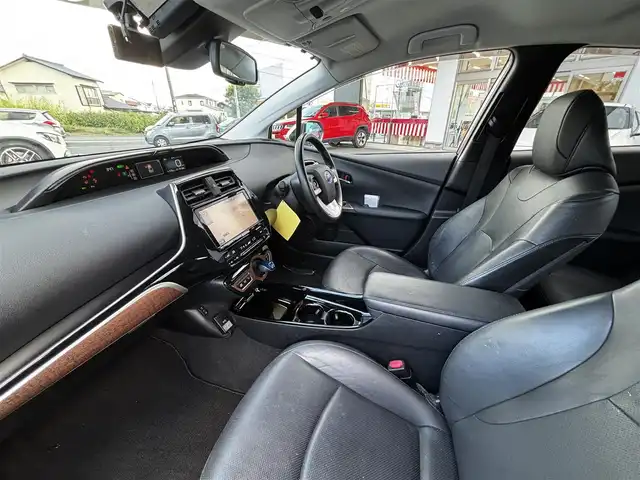 トヨタ プリウス A プレミアム　ツーリングセレ 熊本県 2016(平28)年 9.2万km ホワイトパールクリスタルシャイン フルエアロ/4WD/純正9インチナビ（DSZT-YC4T）/【フルセグTV／CD／DVD/BT】/バックカメラ　/レーダークルーズコントロール/プリクラッシュセーフティ/レーンキープアシスト/オートLEDヘッドライト　/オートハイビーム/黒革シート/D席パワーシート/前席シートヒーター/社外17インチAW/ETC/ドライブレコーダー　/オートエアコン