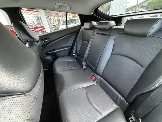 トヨタ プリウス A プレミアム　ツーリングセレ 熊本県 2016(平28)年 9.2万km ホワイトパールクリスタルシャイン フルエアロ/4WD/純正9インチナビ（DSZT-YC4T）/【フルセグTV／CD／DVD/BT】/バックカメラ　/レーダークルーズコントロール/プリクラッシュセーフティ/レーンキープアシスト/オートLEDヘッドライト　/オートハイビーム/黒革シート/D席パワーシート/前席シートヒーター/社外17インチAW/ETC/ドライブレコーダー　/オートエアコン