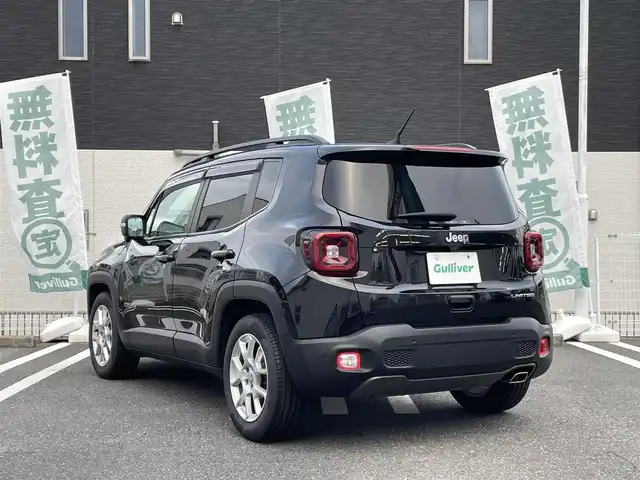 クライスラー・ジープ ジープ レネゲード リミテッド 三重県 2020(令2)年 3.9万km ブラック 登録時38677km/黒革シート/ルーフレール/禁煙車/純正ナビ/（AM/FM/TV/Bluetooth）/ワンセグTV/バックカメラ/ETC2.0/クルーズコントロール/純正ドラレコ（前後）/パワーシート/シートヒーター/ステアリングスイッチ/ステアリングヒーター/衝突軽減システム/車線逸脱防止機能/BSM/コーナーセンサー/プッシュスタート/純正フロアマット/純正アルミ/スペアキー