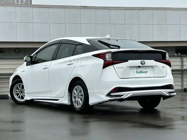 トヨタ プリウス S 静岡県 2019(令1)年 3.4万km スーパーホワイトⅡ トヨタセーフティセンス/Ｓｔｒａｄａメモリナビ/ＴＶ/ＢＴオーディオ/バックカメラ/ドラレコ/ビルトインＥＴＣ/エアロ付（ＦＳＲ）/追従機能付クルコン/前後コーナーセンサー/ＬＴＡ(レーントレーシングアシスト)/PKSB(パーキングサポートブレーキ)/オートライト/LEDヘッドライト/オートエアコン/盗難防止装置/純正15AW