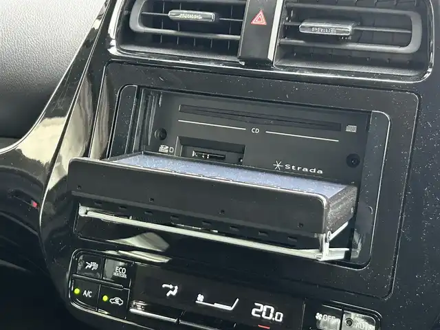 トヨタ プリウス S 静岡県 2019(令1)年 3.4万km スーパーホワイトⅡ トヨタセーフティセンス/Ｓｔｒａｄａメモリナビ/ＴＶ/ＢＴオーディオ/バックカメラ/ドラレコ/ビルトインＥＴＣ/エアロ付（ＦＳＲ）/追従機能付クルコン/前後コーナーセンサー/ＬＴＡ(レーントレーシングアシスト)/PKSB(パーキングサポートブレーキ)/オートライト/LEDヘッドライト/オートエアコン/盗難防止装置/純正15AW