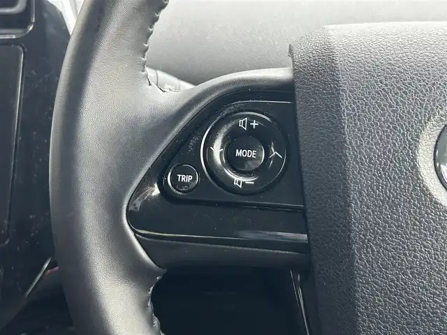 トヨタ プリウス S 静岡県 2019(令1)年 3.4万km スーパーホワイトⅡ トヨタセーフティセンス/Ｓｔｒａｄａメモリナビ/ＴＶ/ＢＴオーディオ/バックカメラ/ドラレコ/ビルトインＥＴＣ/エアロ付（ＦＳＲ）/追従機能付クルコン/前後コーナーセンサー/ＬＴＡ(レーントレーシングアシスト)/PKSB(パーキングサポートブレーキ)/オートライト/LEDヘッドライト/オートエアコン/盗難防止装置/純正15AW