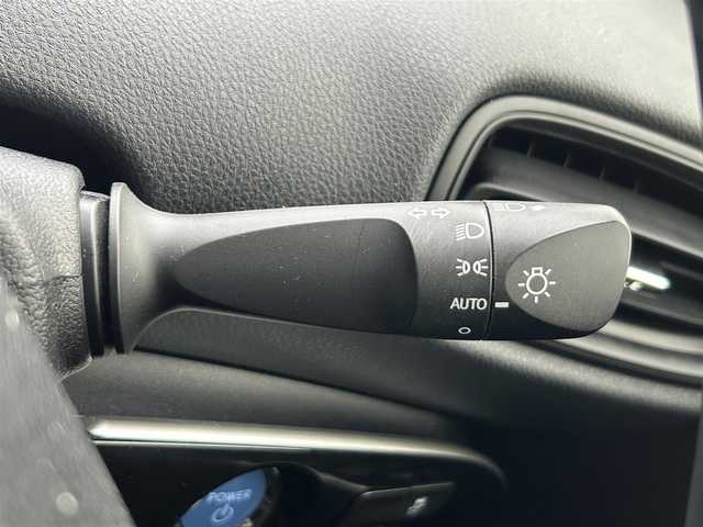 トヨタ プリウス S 静岡県 2019(令1)年 3.4万km スーパーホワイトⅡ トヨタセーフティセンス/Ｓｔｒａｄａメモリナビ/ＴＶ/ＢＴオーディオ/バックカメラ/ドラレコ/ビルトインＥＴＣ/エアロ付（ＦＳＲ）/追従機能付クルコン/前後コーナーセンサー/ＬＴＡ(レーントレーシングアシスト)/PKSB(パーキングサポートブレーキ)/オートライト/LEDヘッドライト/オートエアコン/盗難防止装置/純正15AW