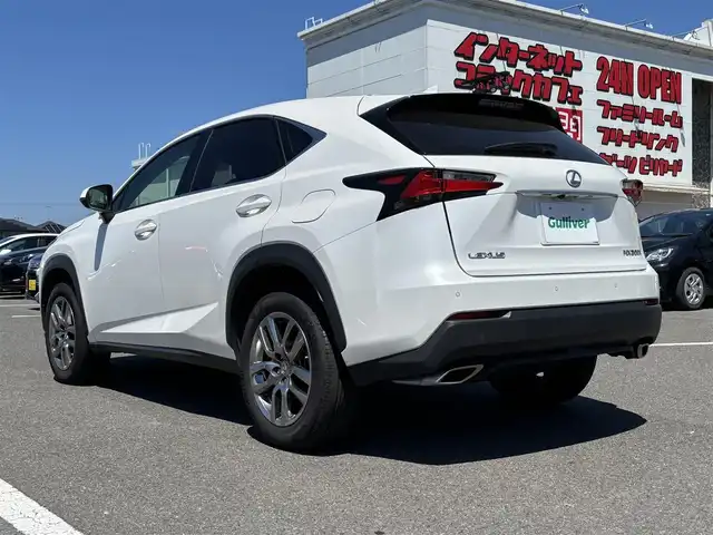 レクサス ＮＸ 200t Iパッケージ 大分県 2016(平28)年 4.7万km ソニッククォーツ ・純正ナビ(CD/DVD/BT/SD/USB/AUX)/・フルセグテレビ/・バックカメラ/・プリクラッシュセーフティ/・コーナーセンサー/・レーダークルーズコントロール/・AC100V/・ETC/・ステアリングリモコン/・ステアリングヒーター/・パドルシフト/・パワーシート/・シートメモリー/・シートヒーター/・ブレーキホールド/・スマートキー&プッシュスタート/・純正アルミホイール