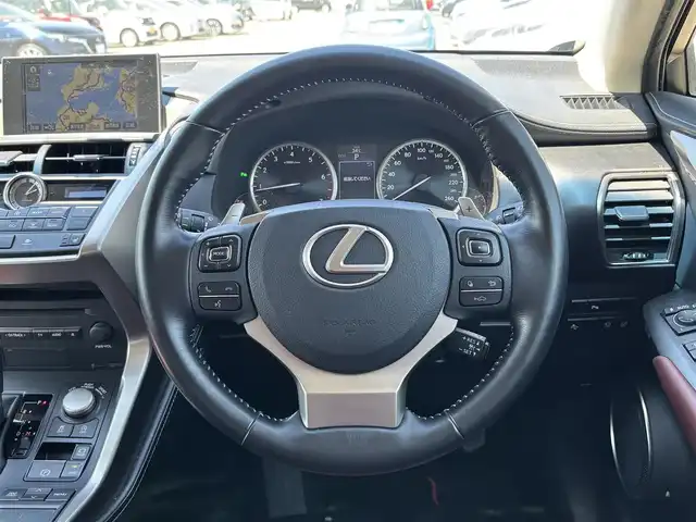 レクサス ＮＸ 200t Iパッケージ 大分県 2016(平28)年 4.7万km ソニッククォーツ ・純正ナビ(CD/DVD/BT/SD/USB/AUX)/・フルセグテレビ/・バックカメラ/・プリクラッシュセーフティ/・コーナーセンサー/・レーダークルーズコントロール/・AC100V/・ETC/・ステアリングリモコン/・ステアリングヒーター/・パドルシフト/・パワーシート/・シートメモリー/・シートヒーター/・ブレーキホールド/・スマートキー&プッシュスタート/・純正アルミホイール