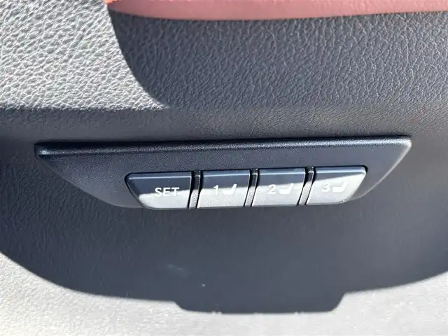 レクサス ＮＸ 200t Iパッケージ 大分県 2016(平28)年 4.7万km ソニッククォーツ ・純正ナビ(CD/DVD/BT/SD/USB/AUX)/・フルセグテレビ/・バックカメラ/・プリクラッシュセーフティ/・コーナーセンサー/・レーダークルーズコントロール/・AC100V/・ETC/・ステアリングリモコン/・ステアリングヒーター/・パドルシフト/・パワーシート/・シートメモリー/・シートヒーター/・ブレーキホールド/・スマートキー&プッシュスタート/・純正アルミホイール