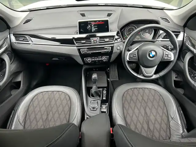 ＢＭＷ Ｘ１ xDrive 20i Xライン 石川県 2015(平27)年 6.2万km パール 純正メモリナビ/（BT／AM／FM／DVD）/バックカメラ/パワーバックドア/インテリジェントセーフティー/パークディスタンスコントロール/オートマチックテールゲート/フットトランクオープナー/コンフォートアクセス/キセノンヘッドライト/オートマチックハイビーム/オートライト/レインセンサー/スピードリミッター/ドライブレコーダー（360度）/ETC2.0/スペアキー2本