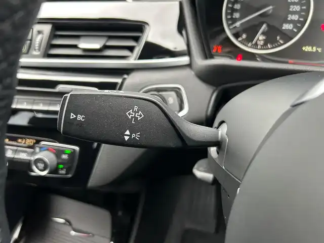 ＢＭＷ Ｘ１ xDrive 20i Xライン 石川県 2015(平27)年 6.2万km パール 純正メモリナビ/（BT／AM／FM／DVD）/バックカメラ/パワーバックドア/インテリジェントセーフティー/パークディスタンスコントロール/オートマチックテールゲート/フットトランクオープナー/コンフォートアクセス/キセノンヘッドライト/オートマチックハイビーム/オートライト/レインセンサー/スピードリミッター/ドライブレコーダー（360度）/ETC2.0/スペアキー2本