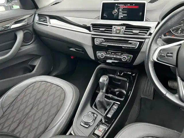ＢＭＷ Ｘ１ xDrive 20i Xライン 石川県 2015(平27)年 6.2万km パール 純正メモリナビ/（BT／AM／FM／DVD）/バックカメラ/パワーバックドア/インテリジェントセーフティー/パークディスタンスコントロール/オートマチックテールゲート/フットトランクオープナー/コンフォートアクセス/キセノンヘッドライト/オートマチックハイビーム/オートライト/レインセンサー/スピードリミッター/ドライブレコーダー（360度）/ETC2.0/スペアキー2本