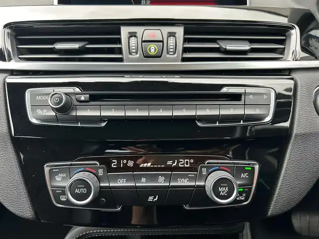ＢＭＷ Ｘ１ xDrive 20i Xライン 石川県 2015(平27)年 6.2万km パール 純正メモリナビ/（BT／AM／FM／DVD）/バックカメラ/パワーバックドア/インテリジェントセーフティー/パークディスタンスコントロール/オートマチックテールゲート/フットトランクオープナー/コンフォートアクセス/キセノンヘッドライト/オートマチックハイビーム/オートライト/レインセンサー/スピードリミッター/ドライブレコーダー（360度）/ETC2.0/スペアキー2本