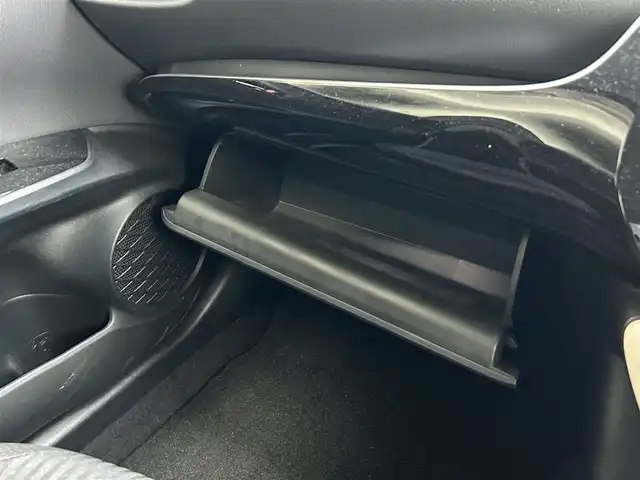 トヨタ プリウス S 静岡県 2017(平29)年 4.2万km スーパーホワイトⅡ トヨタセーフティセンス/カロッツェリアメモリナビ/ＴＶ/ＤＶＤ再生/ＢＴオーディオ/ＥＴＣ/エアロ付（ＦＳＲ）/LEDイルミネーション/ＬＥＤヘッドライト/オートライト/オートエアコン/ドアバイザー/サイドエアバッグ/取扱説明書/純正１５ＡＷ