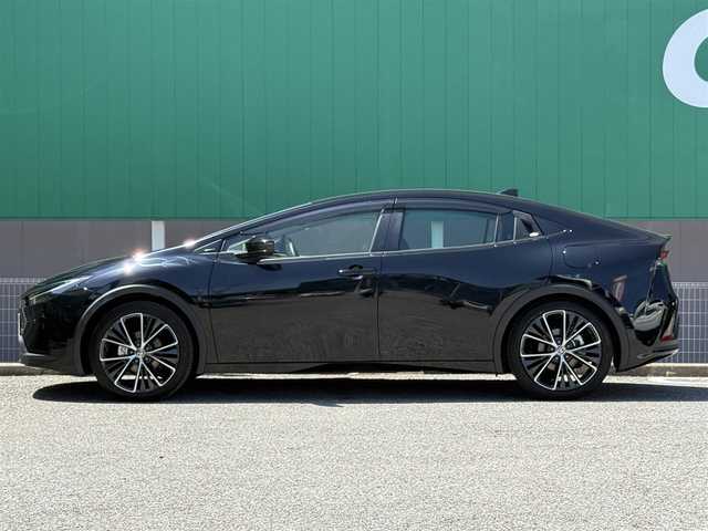 トヨタ プリウス G 千葉県 2025(令7)年 0.5万km アティチュードブラックマイカ 純正8インチディスプレイオーディオ/フルセグ/Bluetooth/USB/レーダークルーズコントロール/ビルトインETC2.0/前席シートヒーター/電動パーキングブレーキ/レーンアシスト/LEDヘッドライト/オートライト/オートハイビーム/純正19インチアルミホイール/純正フロアマット