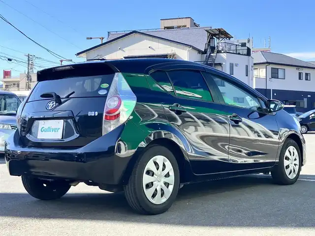 トヨタ アクア S 静岡県 2014(平26)年 5.8万km ブラックマイカ /エンジンスタートボタン/パワーステアリング/パワーウィンドウ/スマートキー/取扱説明書/オートエアコン/アイドリングストップ/ETC/純正ナビ（CD/DVD/BT/フルセグ）/純正フロアマット/布シート/ABS/横滑り防止装置/オートライト/ハロゲン/Wエアバッグ/D席フロアマット不足