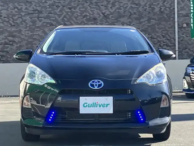 トヨタ アクア S 静岡県 2014(平26)年 5.8万km ブラックマイカ /エンジンスタートボタン/パワーステアリング/パワーウィンドウ/スマートキー/取扱説明書/オートエアコン/アイドリングストップ/ETC/純正ナビ（CD/DVD/BT/フルセグ）/純正フロアマット/布シート/ABS/横滑り防止装置/オートライト/ハロゲン/Wエアバッグ/D席フロアマット不足