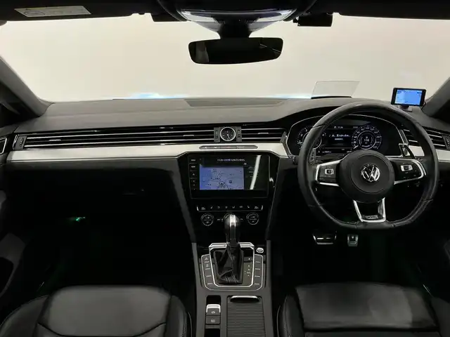 フォルクスワーゲン アルテオン TSI 4モーション Rラインアドバンス 岡山県 2018(平30)年 6万km 白 AndroidAuto/Apple　car　play/ヘッドアップディスプレイ/ACC/シートヒーター（ALL）/ドラレコ（F/R）/ブレーキオートホールド/パークアシスト/バックカメラ/アラウンドビューカメラ/WAC/パドルシフト/サンルーフ/走行モード/DYNAudio/CD/DVD/Bluetooth/AUX/FM/AM