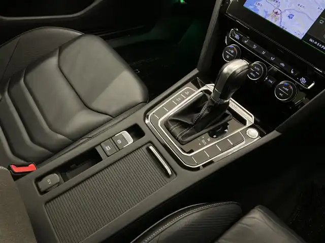 フォルクスワーゲン アルテオン TSI 4モーション Rラインアドバンス 岡山県 2018(平30)年 6万km 白 AndroidAuto/Apple　car　play/ヘッドアップディスプレイ/ACC/シートヒーター（ALL）/ドラレコ（F/R）/ブレーキオートホールド/パークアシスト/バックカメラ/アラウンドビューカメラ/WAC/パドルシフト/サンルーフ/走行モード/DYNAudio/CD/DVD/Bluetooth/AUX/FM/AM